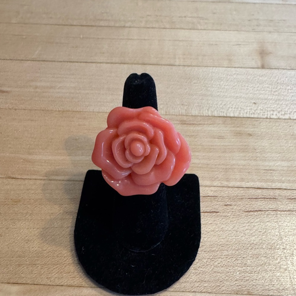 Elegant Peach Rose Ring